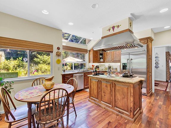 3rd image of 2132 Lakewood Dr