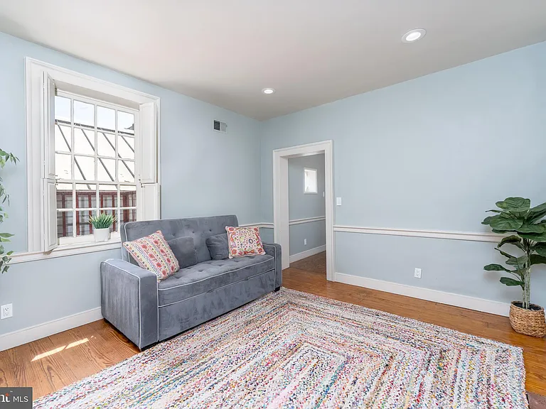 806 S Ann St — Photo 15