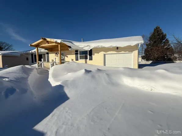 42 E Blueberry St, Gwinn, MI 49841