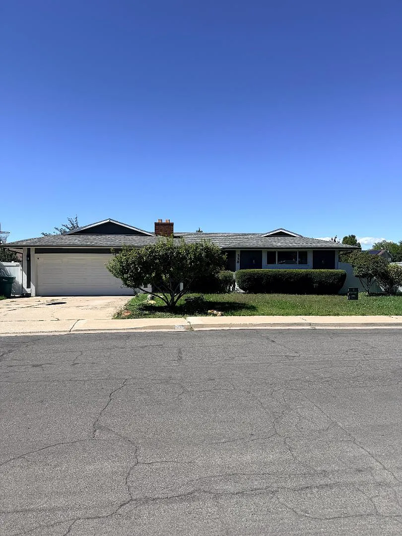 558 S 440 W — Photo 3