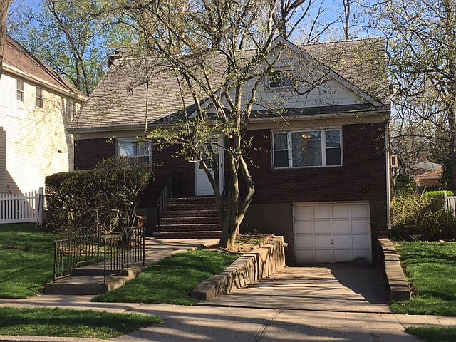 1st image of 136 Ravenhurst Ave