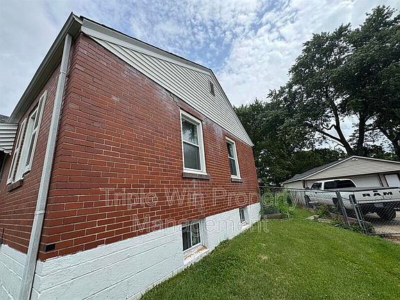 3rd image of 13 Saint Genevieve Ct