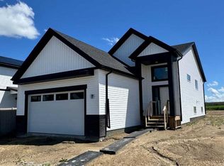 20 N Ian Way, Sylvan Lake, AB T4S0W5