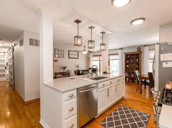 3825 Stetson Dr, Lawrence, KS 66049