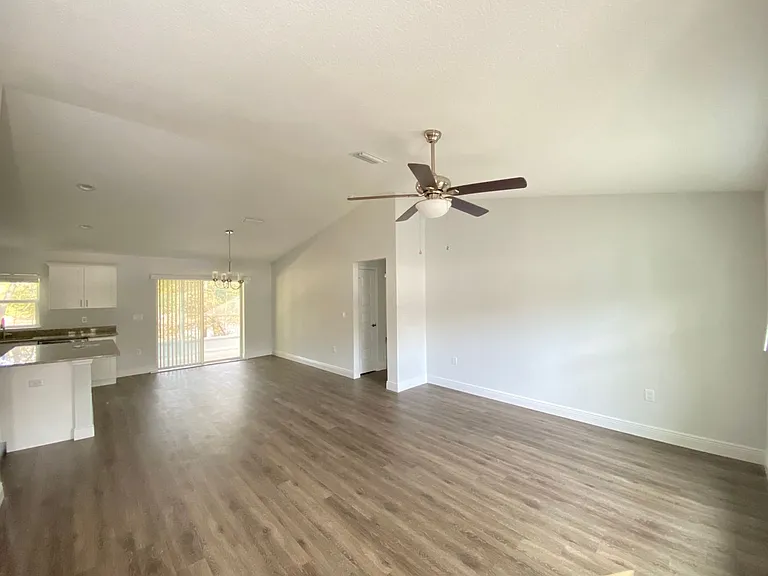 9205 N Elkcam Blvd — Photo 4