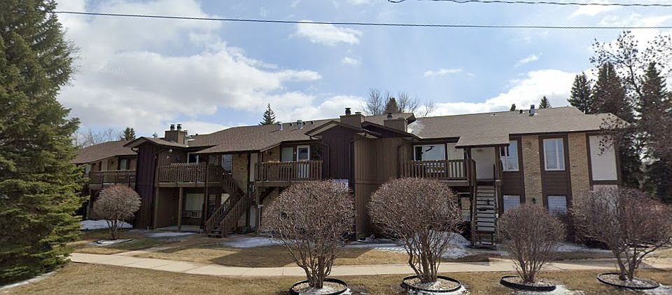 1st image of 320 Carriage Rd