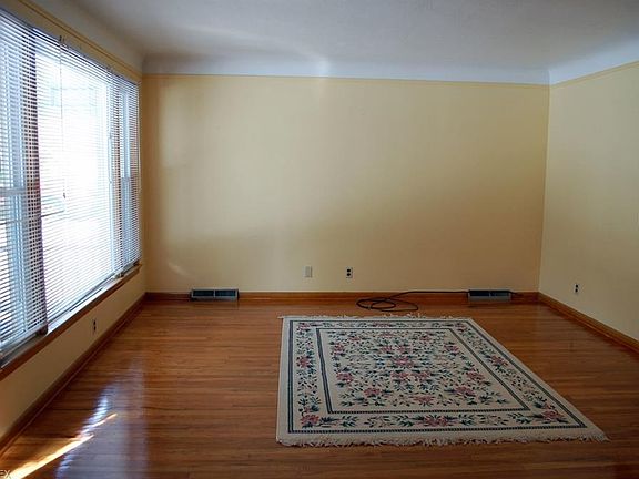 3rd image of 5047 Andover Blvd