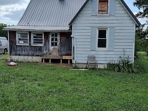 4th image of 20 Klahr St