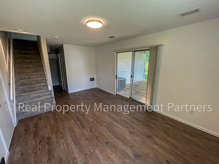 3920 Camelot Dr SE — Photo 15