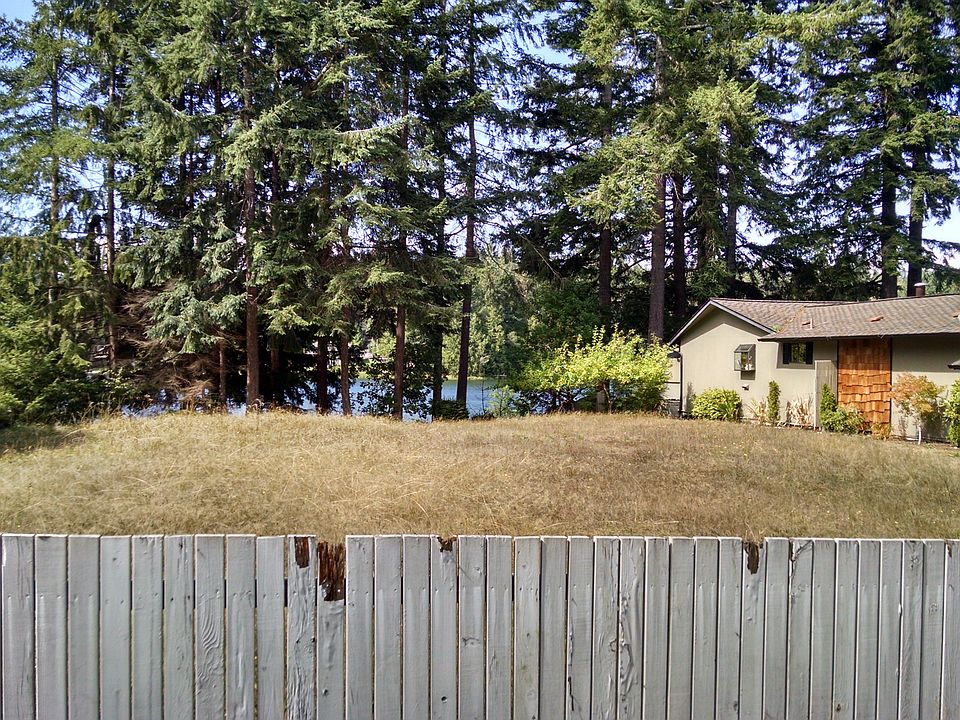 2nd image of 110 E. Lakeshore Drive