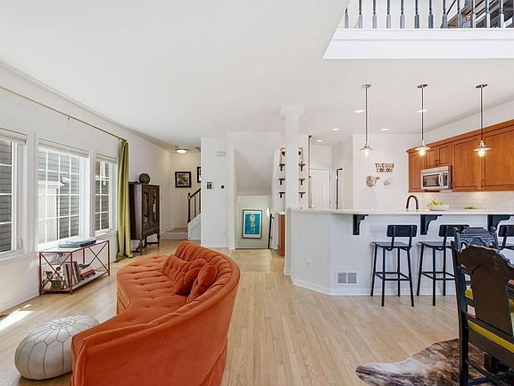 3rd image of 1527 N Cass STREET #A