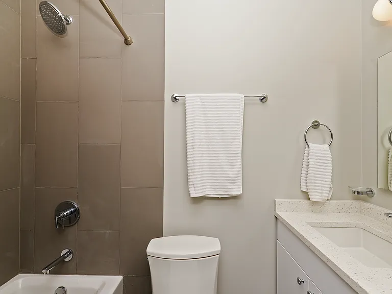 4639 N Broadway St #204 — Photo 7