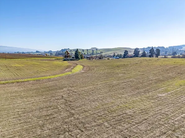 6000 Petersen Road, Sebastopol, CA 95472