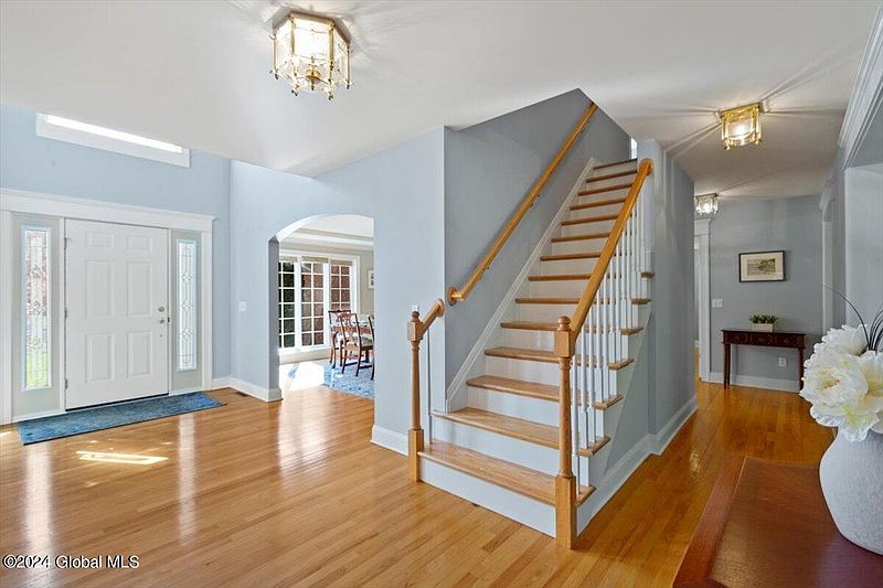 3rd image of 27 Pinecrest Drive