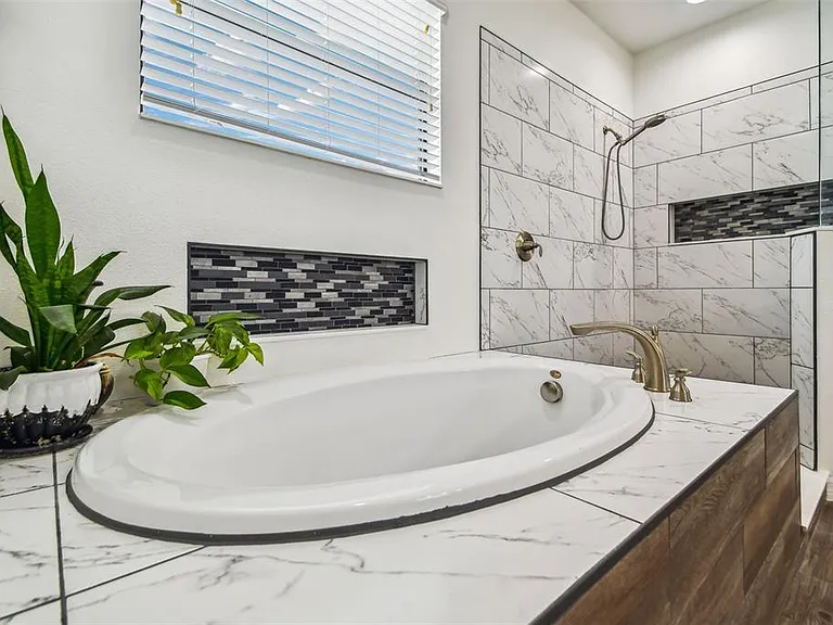 10627 Mistflower Ln — Photo 23