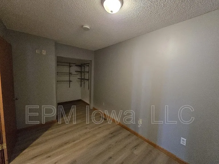 518 E 2nd St — Photo 23