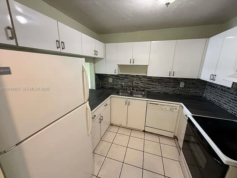 1900 W 68th St #G308 — Photo 2