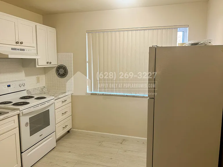 843 Thompson Dr — Photo 2