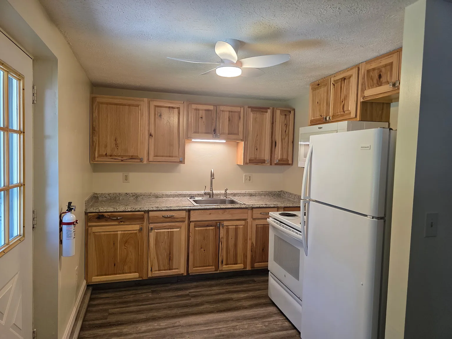 2 bed, 900 sqft, $1,650 — Photo 2