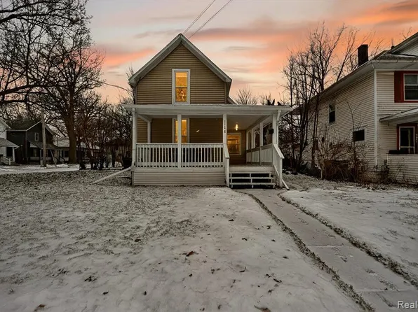 1128 Hickory St, Lansing, MI 48912