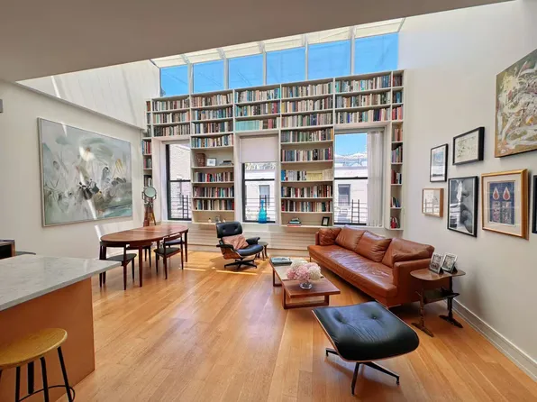 233 East 17th Street image 3 of 10