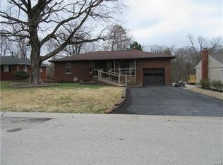 9624 Ridge Heights Rd, Fairview Heights, IL 62208