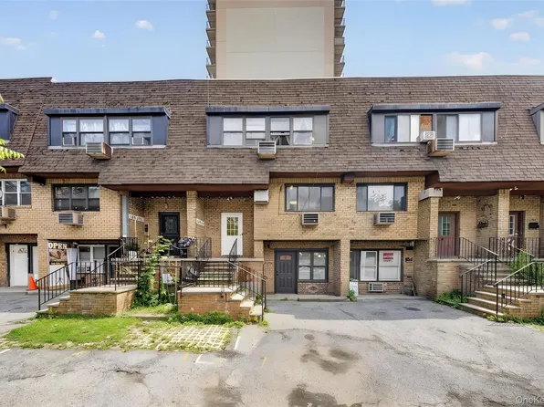 143-27 Roosevelt Ave, Flushing, NY 11354