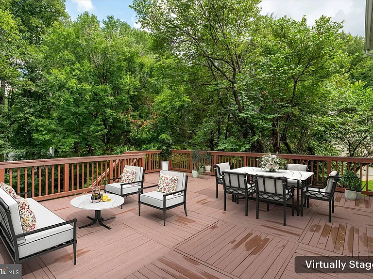 9708 Locust Hill Dr — Photo 52