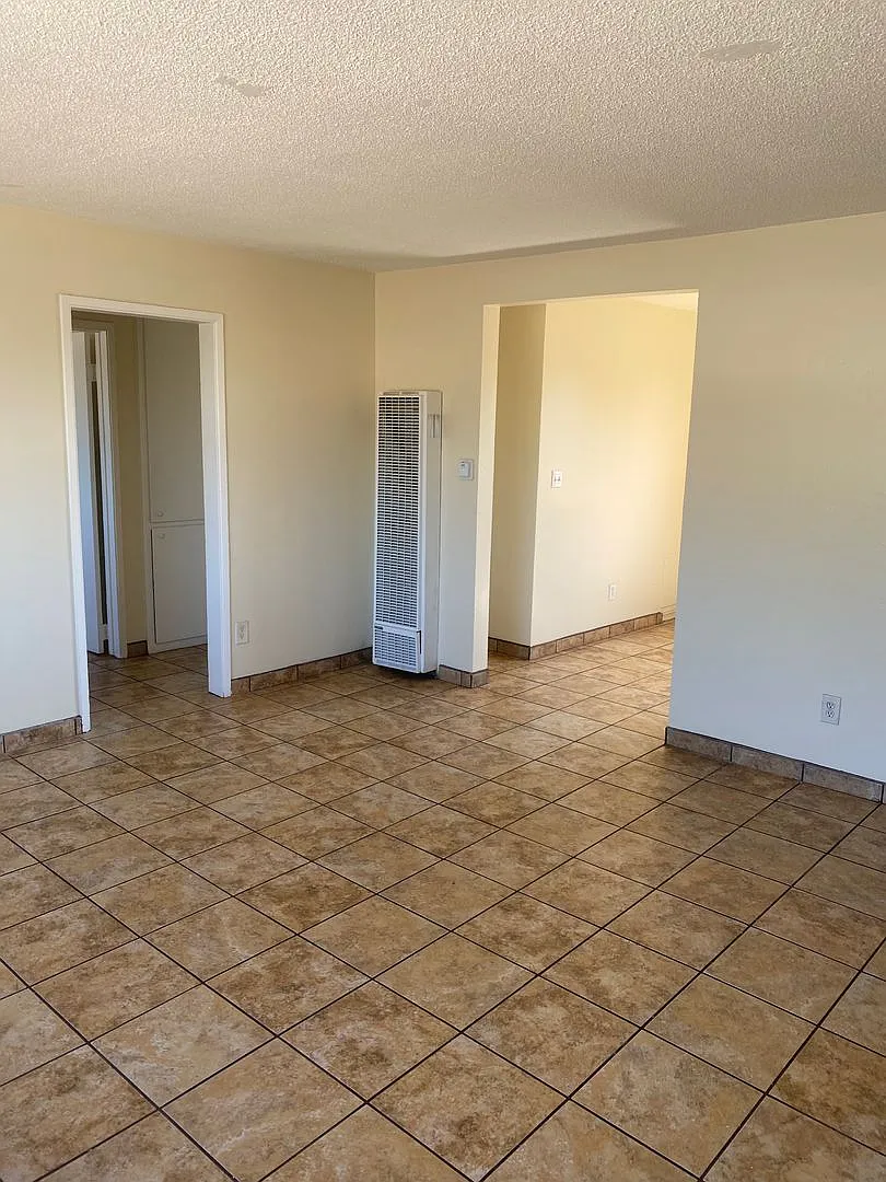 Spacious 2 Bed /1 Bath, Section 8 Welcome! — Photo 3