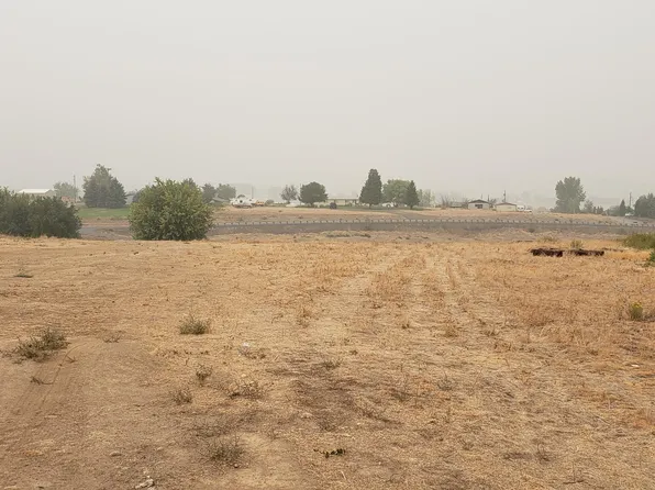 14901 Violet Ct, Yakima, WA 98908