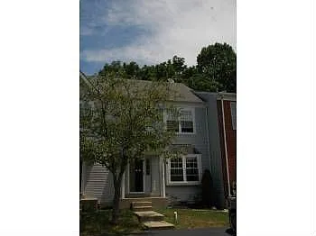 24 Victoria Dr photo 1