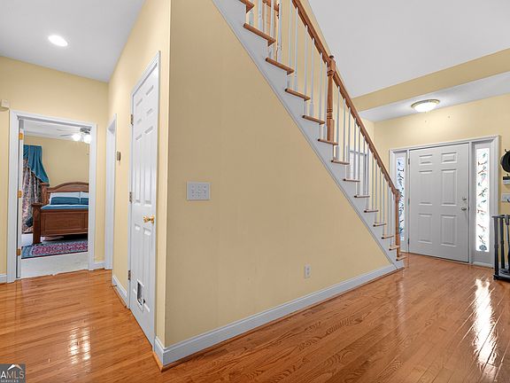 5th image of 11 Harbor Ln
