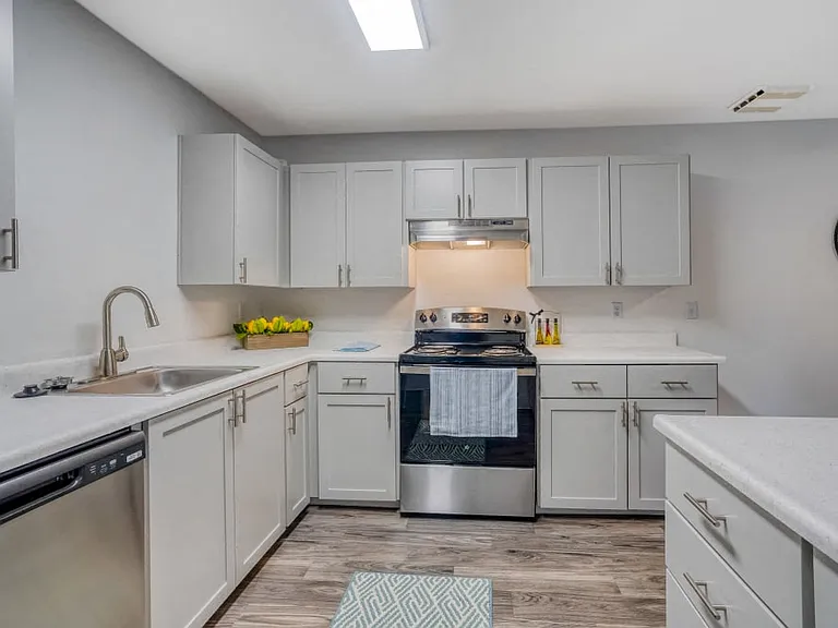 Woodspring Apt — Photo 12