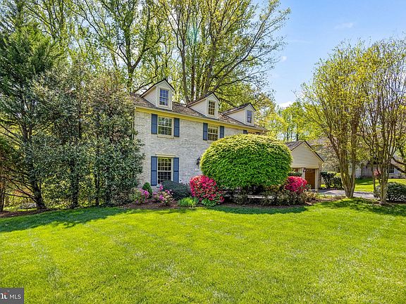 3rd image of 718 Ridge Dr
