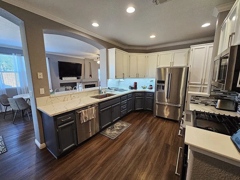 Fully Furnished Kitchen ready for your next home-cooked meal!