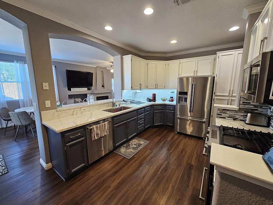 Fully Furnished Kitchen ready for your next home-cooked meal!