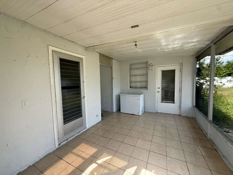 22189 Laramore Ave — Photo 12