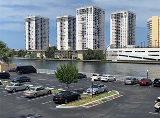 1000 NE Parkview Dr #319, Hallandale, FL 33009