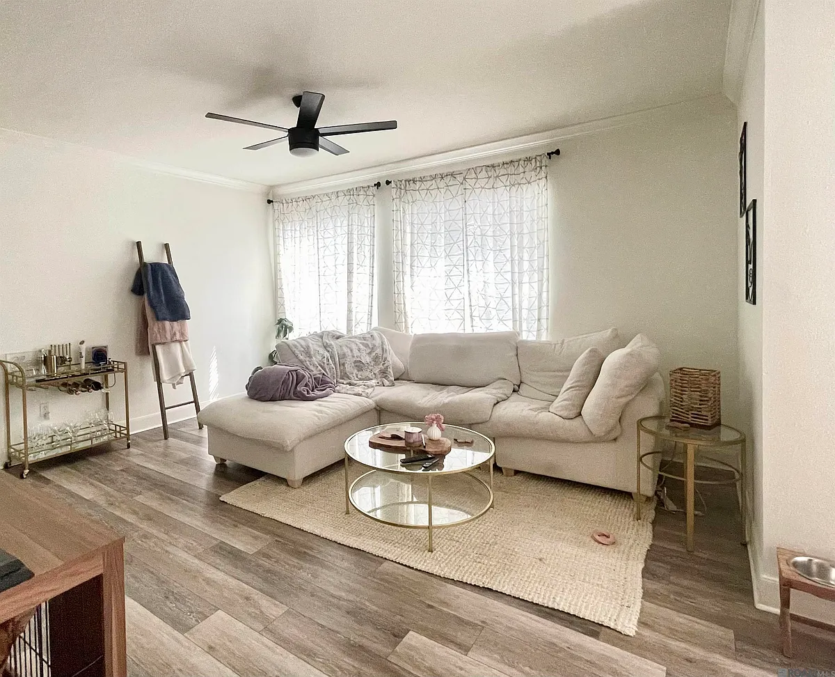 Building Photo - 710 E Boyd Dr #206