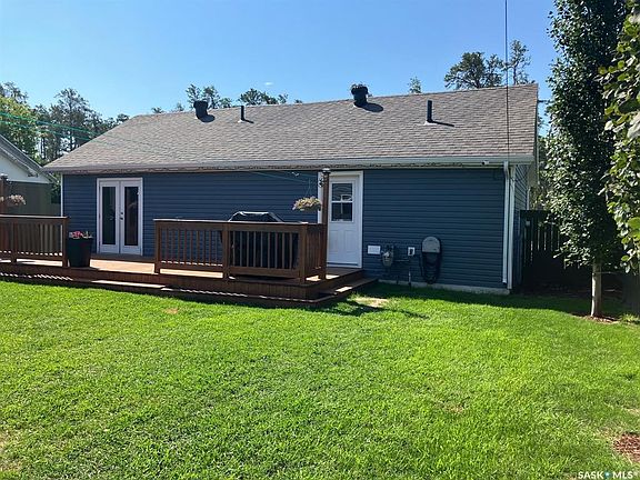 5th image of 709 6th AVENUE W