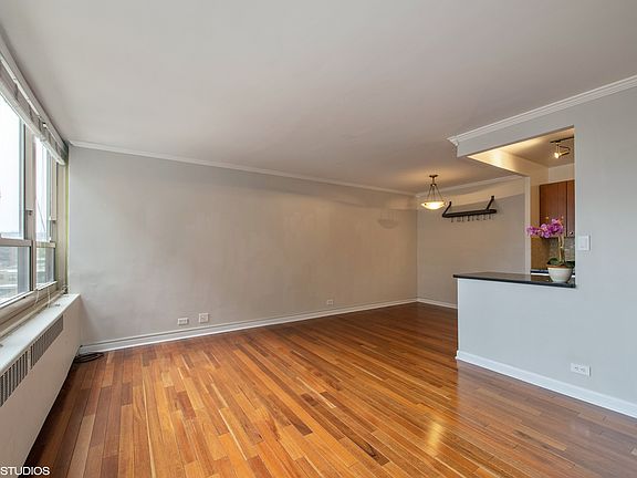 4th image of 3950 N Lake Shore Dr APT 727E