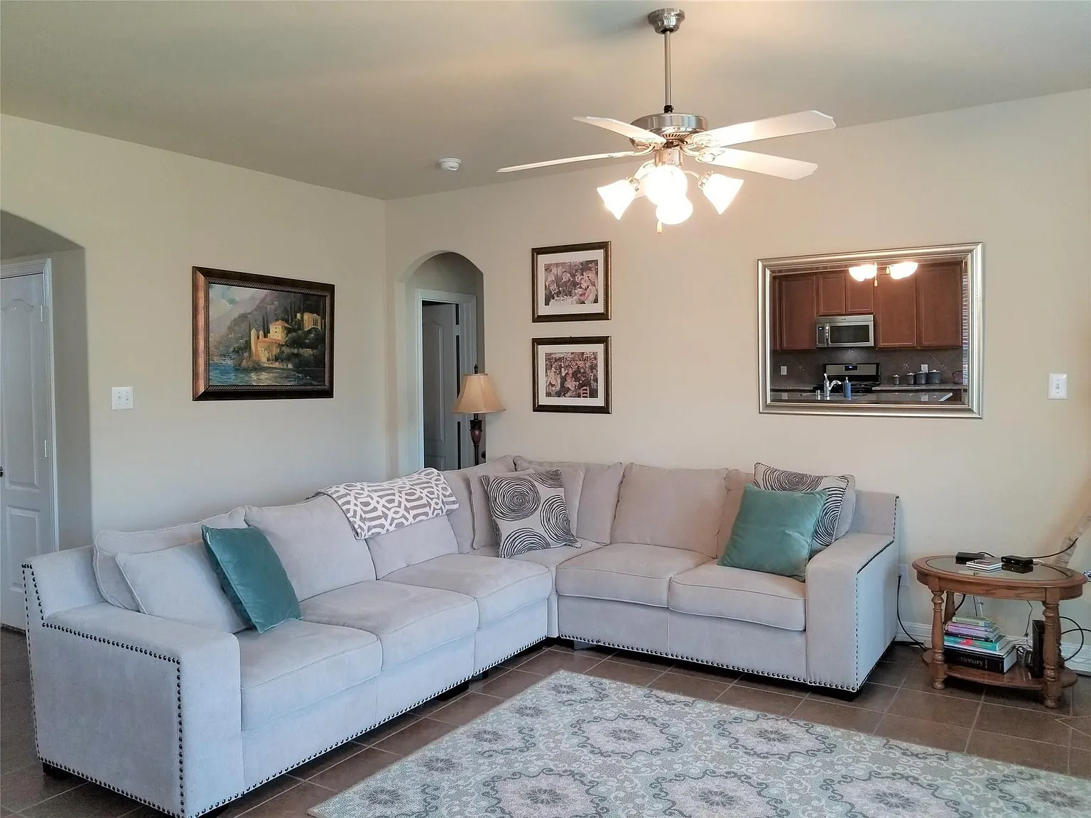 4 bed, 3.5 bath, 2776 sqft, $2,400 — Photo 3