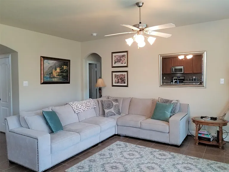 2566 Riverway Dr — Photo 3