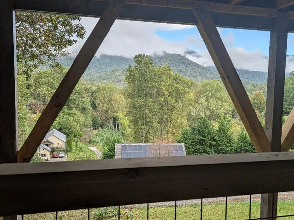 9 Camden Pl APT A, Sylva, NC 28779
