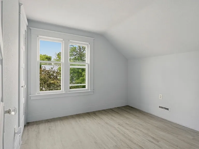 814 Mackinaw St — Photo 11