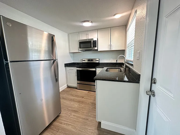 Lemon Bay Bungalows — Photo 9