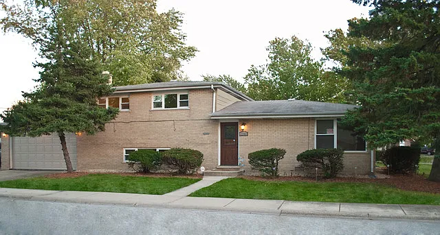 1246 King Dr photo 1