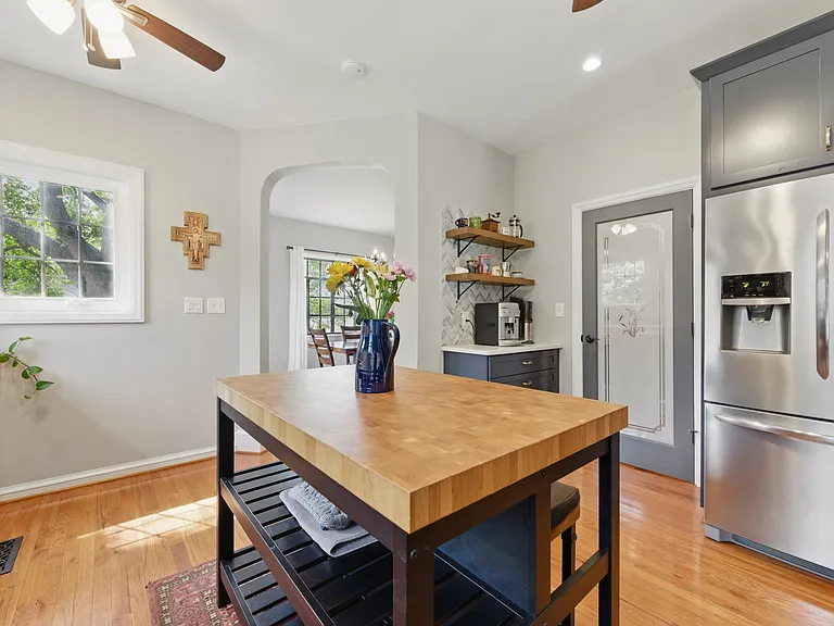 5010 Gosnold Ave — Photo 23