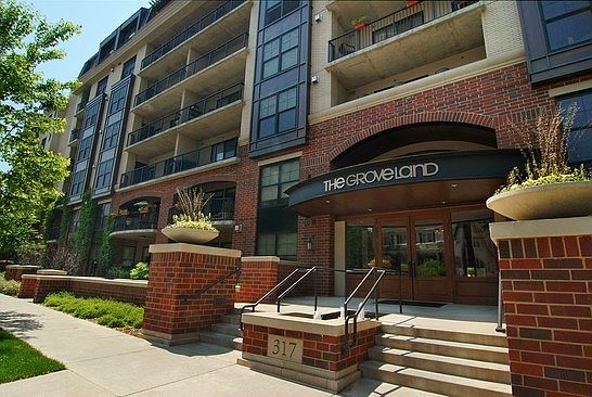 317 Groveland Exterior Entry