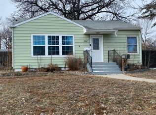 208 11th St SW, Minot, ND 58701
